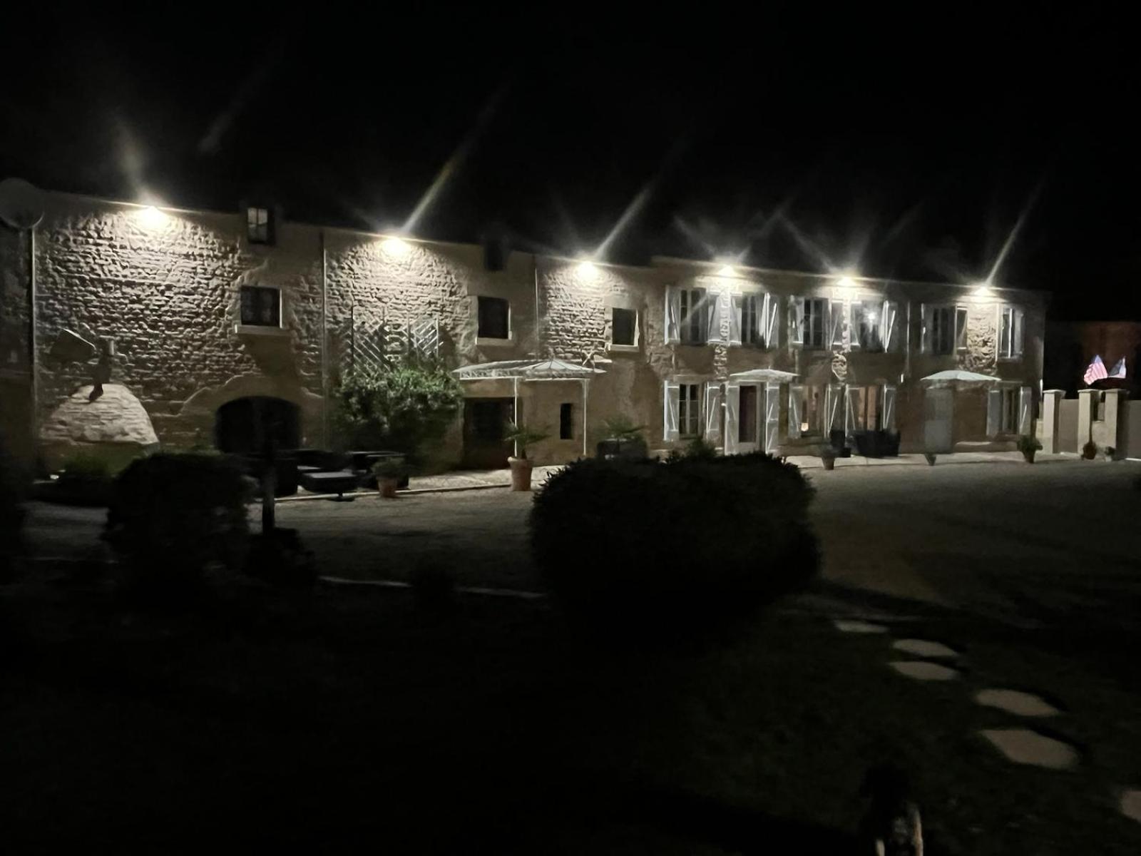 La Ferme Aux Chats Formigny 外观 照片